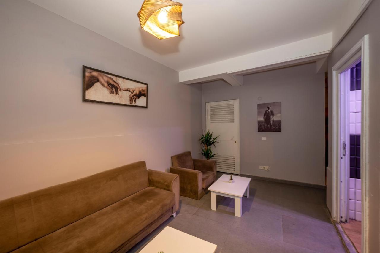 Taksim Square Hostel Istanboel Buitenkant foto