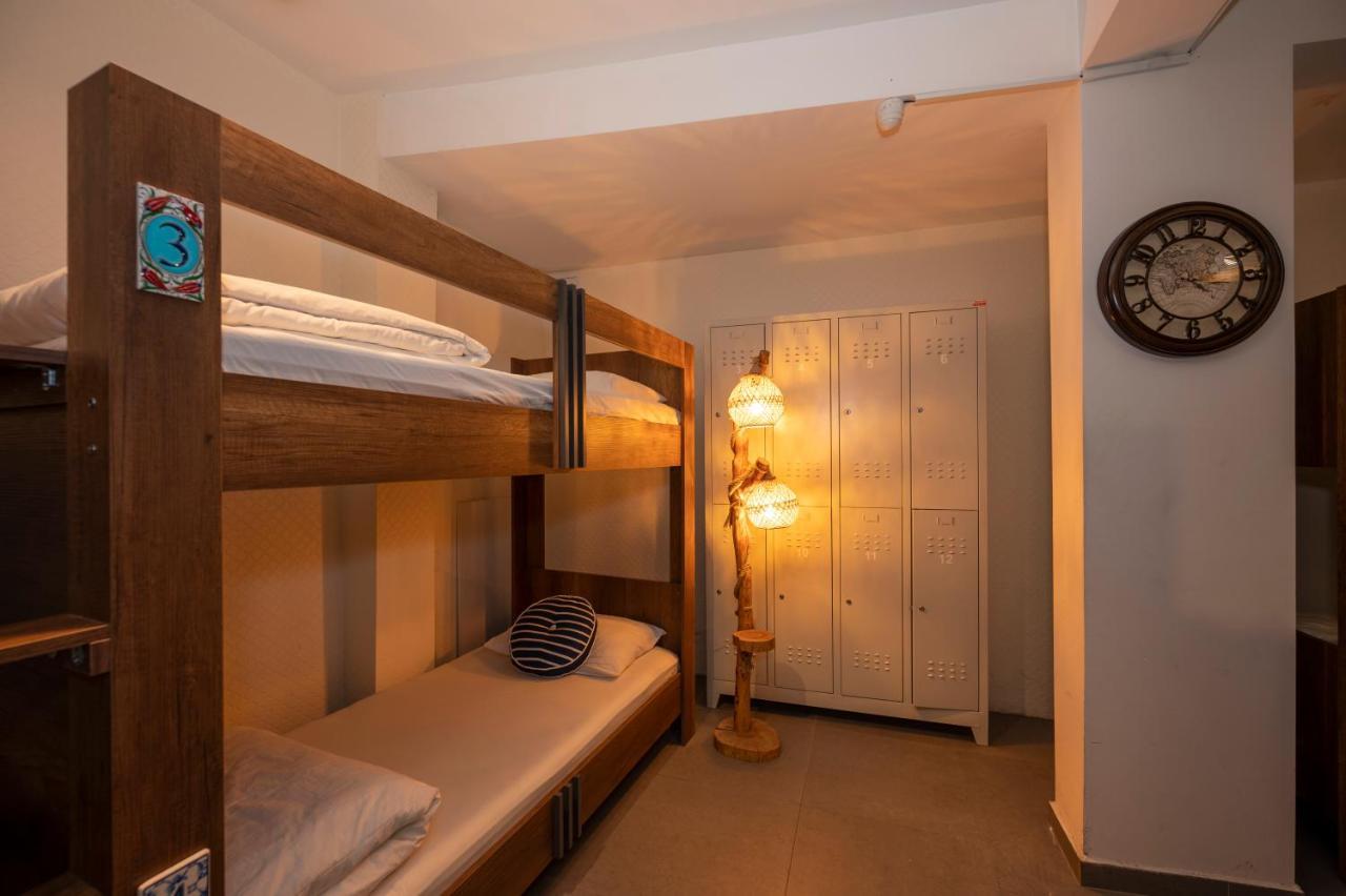 Taksim Square Hostel Istanboel Buitenkant foto